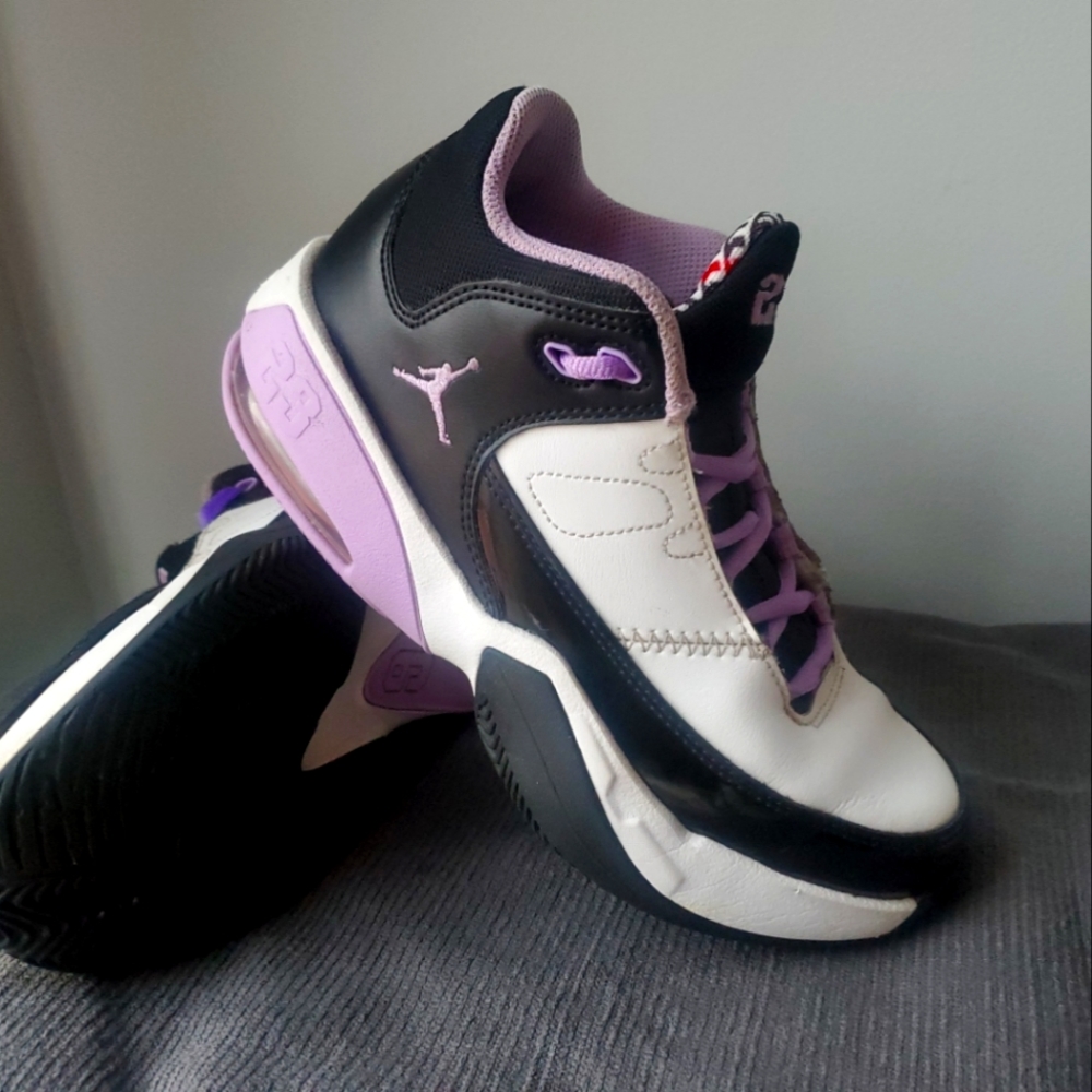 Jordan Max Aura black and Lilac size 4 - Picture 4 of 5